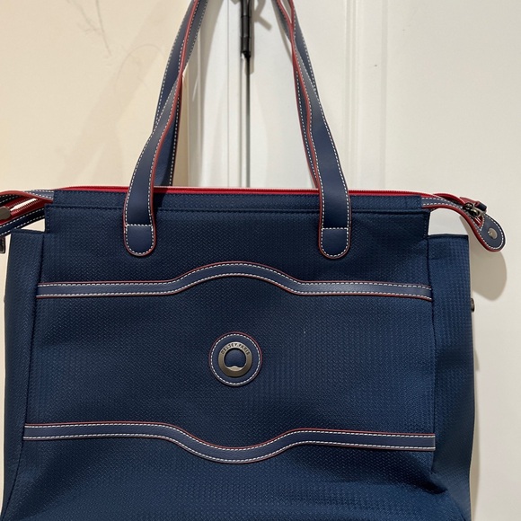 This is a DELSEY Paris Women's Chatelet Air 2.0 Shoulder Bag. - Picture 5 of 12